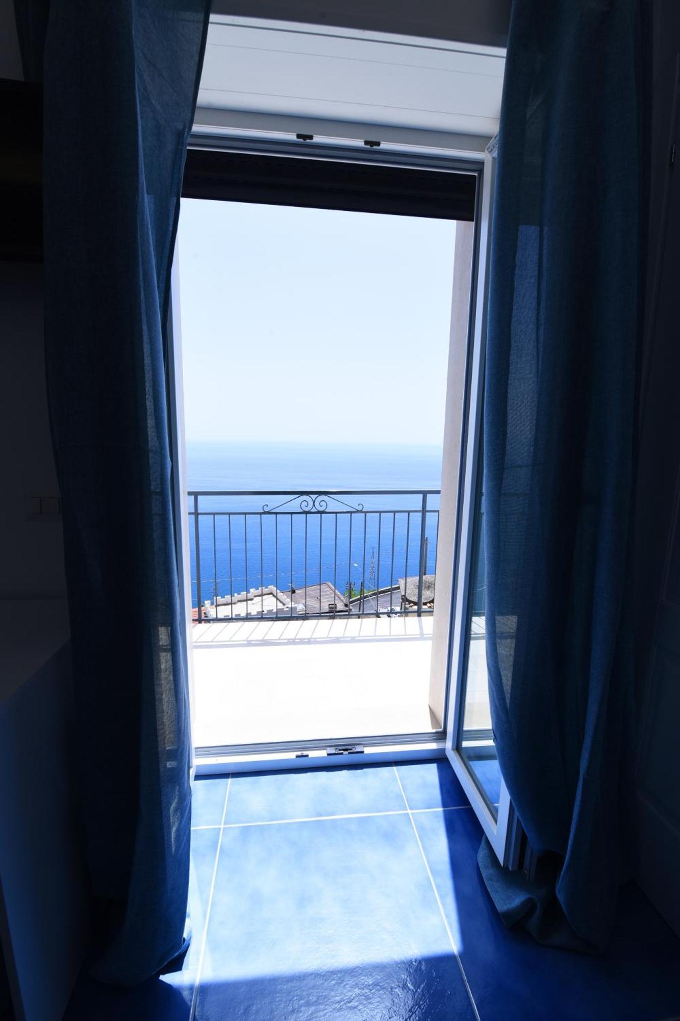 B&B Blue View Furore Eksteriør billede